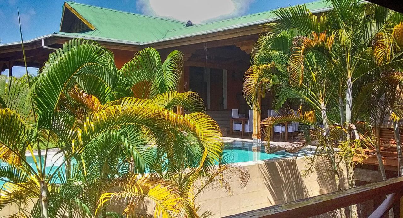 Waterfall Accomodation Port Glaud Exterior photo