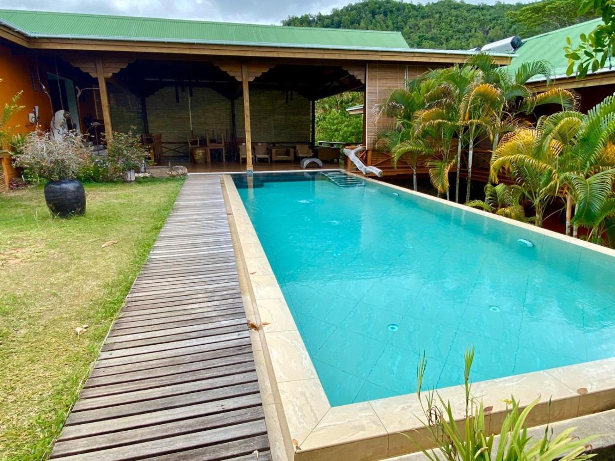 Waterfall Accomodation Port Glaud Exterior photo