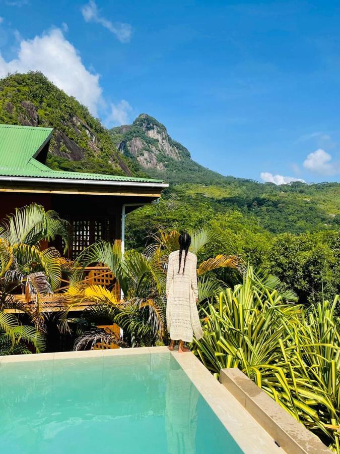 Waterfall Accomodation Port Glaud Exterior photo
