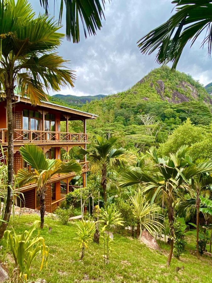 Waterfall Accomodation Port Glaud Exterior photo