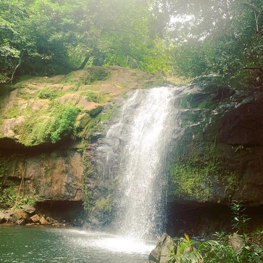 Waterfall Accomodation Port Glaud Exterior photo
