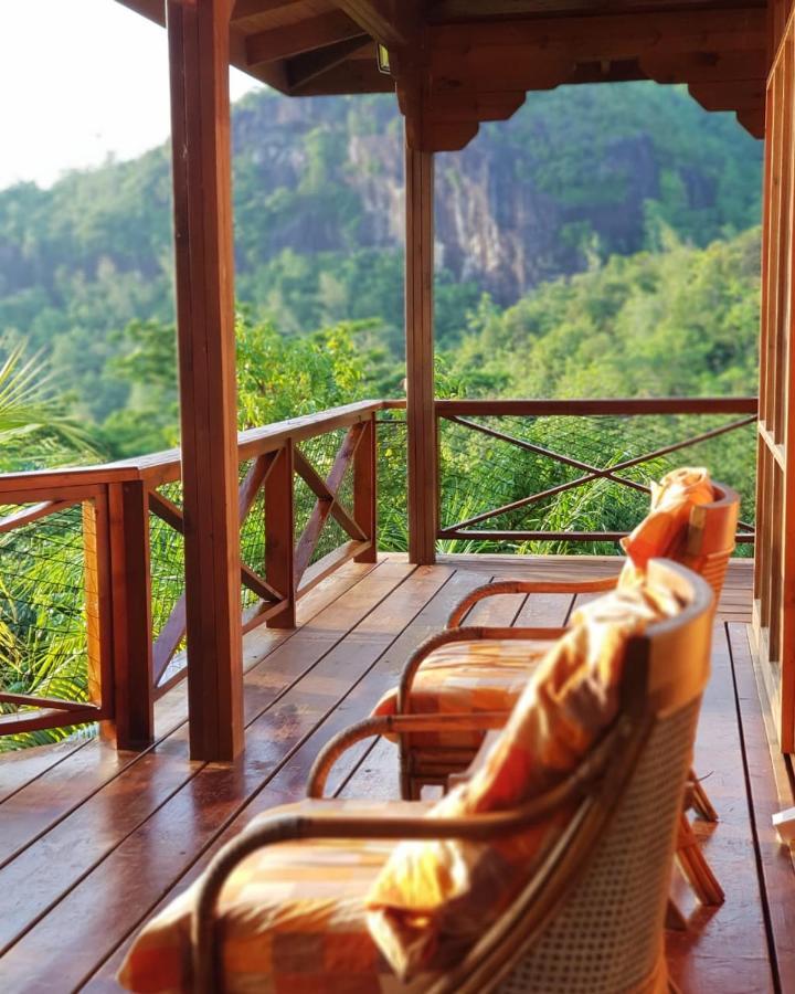 Waterfall Accomodation Port Glaud Exterior photo