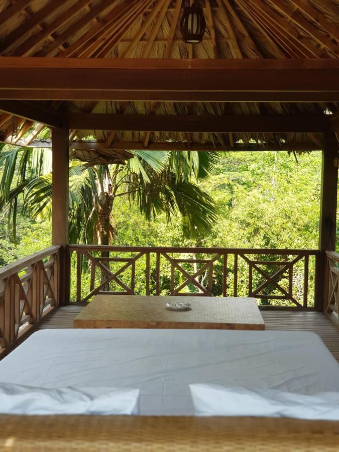 Waterfall Accomodation Port Glaud Exterior photo