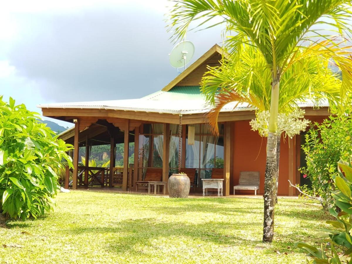 Waterfall Accomodation Port Glaud Exterior photo