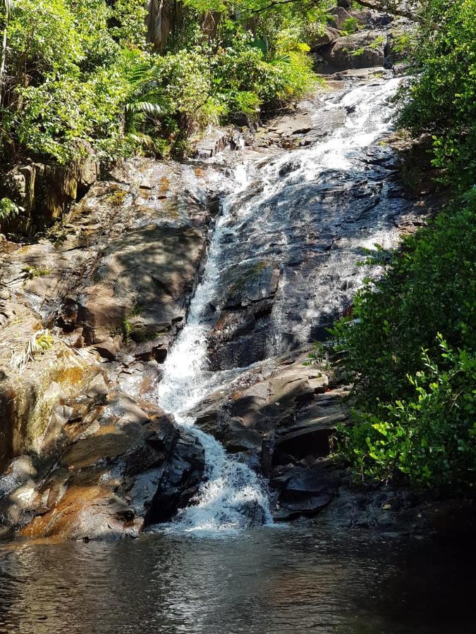 Waterfall Accomodation Port Glaud Exterior photo